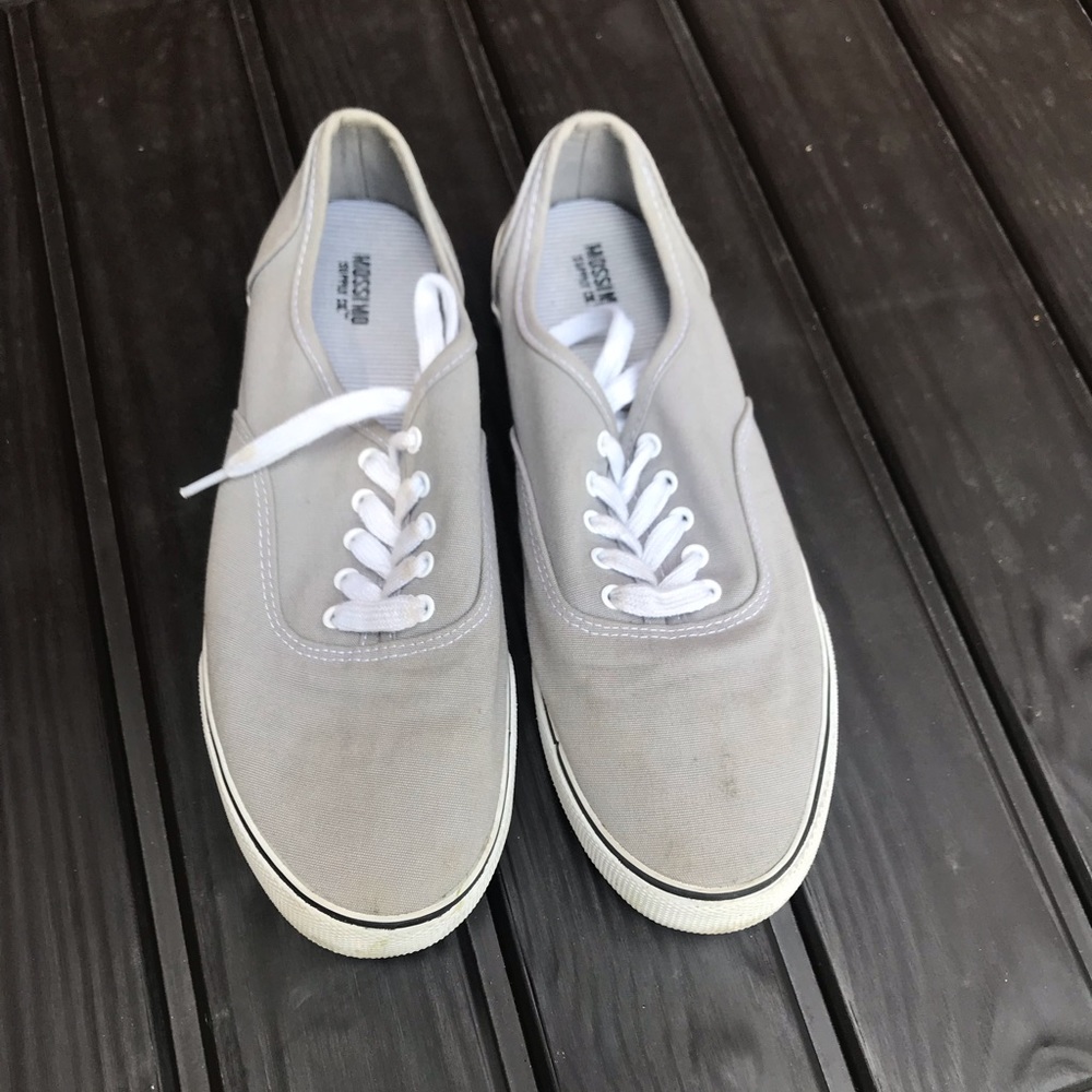 Canvas shoes